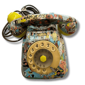 Telefono vintage decorato con fumetti di Tintin