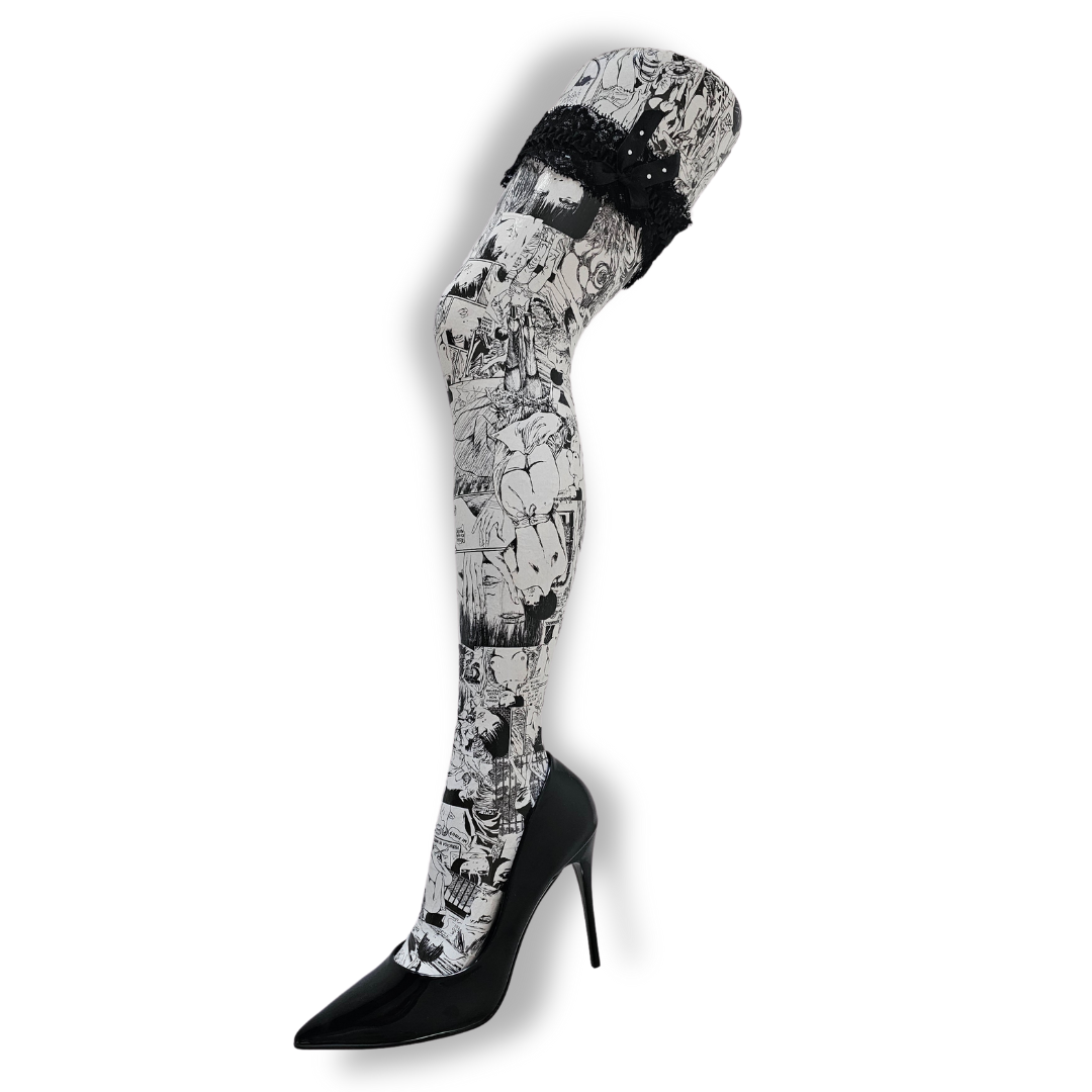 Dettaglio laterale gamba Sexy Valentine Leg con fumetti Crepax